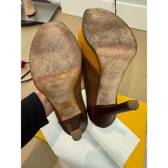 Fendi Peep-Toe, Color-blocked Platform Pumps, size EU 37 - Picture 10 of 16